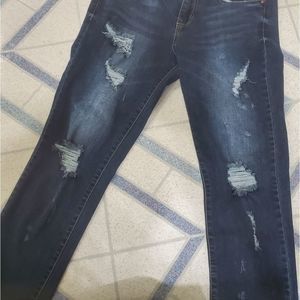 Wild Blue Size 7 Distressed skinny jeans by e